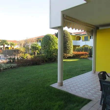 Apartment Flat With Lovely Garden In With Pool San Michele al Tagliamento