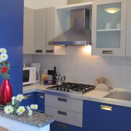 Flat With Lovely Garden In With Pool *