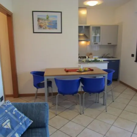 Flat With Lovely Garden In With Pool *